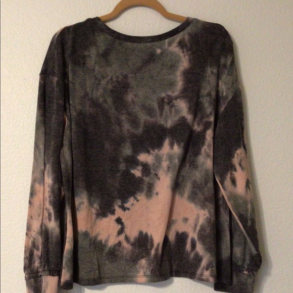 Jessica Simpson Tie Dye Blouse. Ruffle on the sleeves (L) - Picture 2 of 3